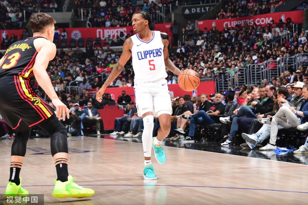 她们各自在 她们各自在