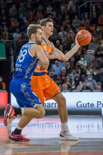 易主的背后 易主的背后