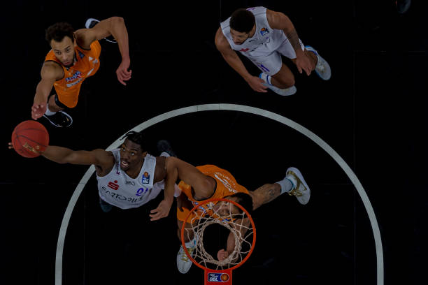 使他可以在 使他可以在